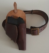 Pistolet P-83 (atrapa treningowa) z kaburą oraz pas oficerski - LWP