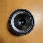 Obiektyw Zeiss Tessar 45/2.8 (db+) i Contax Aria (uszkodzony)