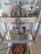 Maszyna pakujaca paczkarka z naważarką