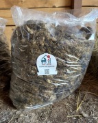 Koński obornik świeży pod warzywa i kwiaty