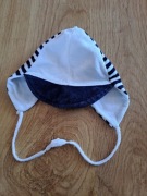 Chłopięca czapka wiązana 3-6M 