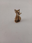 Figurka metalowa mosiądz kotki długość 2 cm wysokość 4 cm