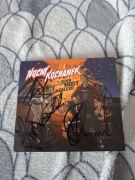 Płyta nocny kochanek "o jeden most za daleko" z autografami