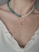 Naszyjnik choker damski z niebieskiego akwamarynu i białych perełek 