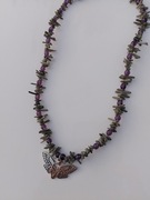 Naszyjnik z koralem i ćmą 