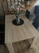 Stół jadalny nie rozkładany