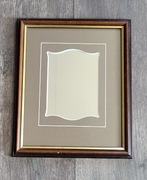 Lustro w drewnianej ramie 