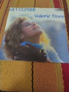Valerie Dore-Get Closer, 7"singiel winylowy 