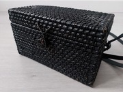 Czarna torebka kuferek Zara - rattan skóra