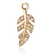 Zawieszka Piórko, złoty kolor, z kryształem górskim 21x8 mm., 1 szt.