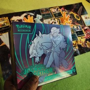 Pokemon Elite trainer box ETB Journey Together karty 2 gen Sneasel Plakat