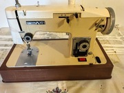 Zabytkowa maszyna do szycia Predom Łucznik 451