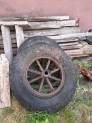 Zabytkowe koła do wozu