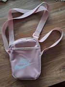 saszetka nike w kolorze pudrowy róż stan bdb-