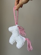 konik ręcznie robiony na szydełku zawieszka handmade