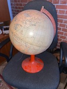 Stary podświetlany globus