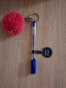 Długopis Pelikan + brelok różowy puszysty pompon 2 w 1