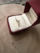 Pierścionek zaręczynowy