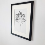 Obraz artystyczny z odciskiem liścia Klonu