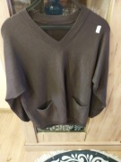 Sweter z kieszeniami