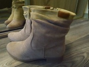 Botki  zamszowe  beżowe ocieplone suwak___39___wkł.25   ___ NOWE