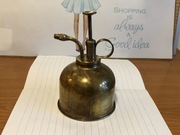 Stara strzykawka z olejem, wykonana w Hongkongu