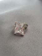 Piękny elegancki pierścionek z dużym kamienie, srebro 925 