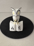 Porcelanowa Sowa na książce – Hollóháza, Węgry | Design New Look / Pikasiak