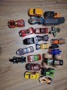 Zestaw samochodzików, w tym Hotwhils 