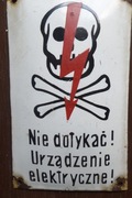 NIE DOTYKAĆ URZĄDZENIE ELEKTRYCZNE-Tabliczka metalowa PRL.Oryginał