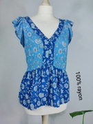 Niebieska bluzeczka damska wzór w kwiatki intensywne kolory rayon top lato