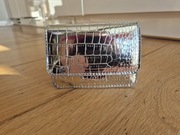 Nowa mała srebrna torebka na odpinanym łańcuszku wytłaczana 13x10x6 cm