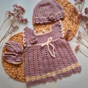 komplet zestaw 74 sukienka buciki czapeczka wełniane wełniana fioletowe