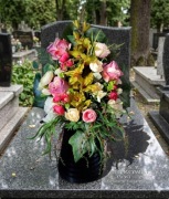 Bukiet do wazonu kwiaty na cmentarz stroik