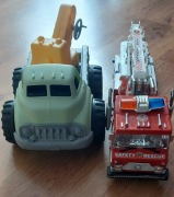 2 samochody dźwig i staż pożarna 