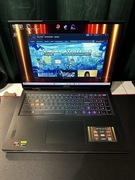 Gamingowy laptop MSI Vector 18” ryzen 9 rtx 5070ti 32 GB RAM