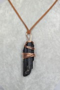 Biżuteria artystyczna, rękodzieło duży czarny turmalin miedź naszyjnik