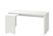 IKEA MALM biurko z wysuwanym panelem