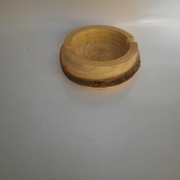 Popielniczka drewniana. Lakierowana.