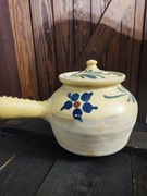 Duzy gliniany garnek z rączką