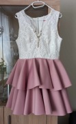 Elegancka różowa sukienka w rozmiarze 40.
