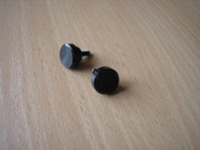 Śruby [czarne] mocujące szybkę kieszeni kasety w mech K520 [ZRK / Unitra]