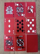 Czerwone karty z różą na rewersie, wodoodporne. Talia kart.