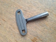 Kluczyk do starego zegara.