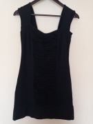 Czarna bluzka na grubych ramiączkach