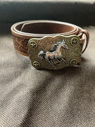 Pas skórzany z tłoczeniem w gałęzie i klamra z srebrnym koniem