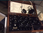 Stary zabytkowy francuski mostek AIOP Paris