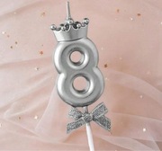 Świeczka cyferka 8 z koroną na tort urodzinowa