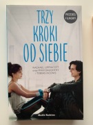 Trzy kroki od siebie