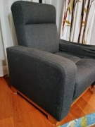 Solidny fotel, wytrzymała tapicerka 